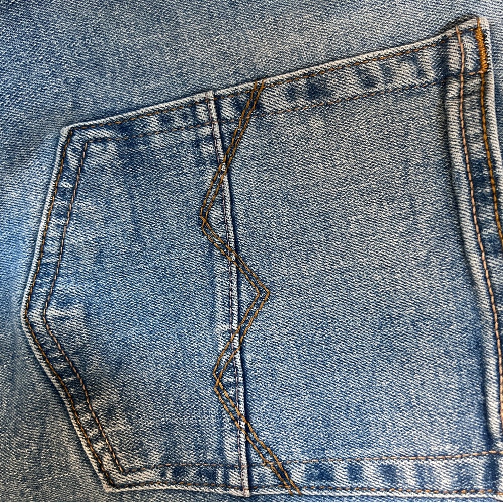 Wrangler Slim Straight Medium Wash Jeans. 36 x 32. Classic denim. - Picture 10 of 14